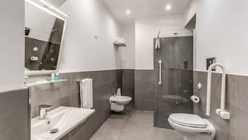 Camera Superior con letto matrimoniale o 2 letti singoli | Bagno | Vasca e doccia separate, set di cortesia gratuito, asciugacapelli, bidet