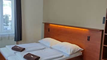 Triple Room, Private Bathroom | Desk, blackout drapes, free WiFi, bed sheets