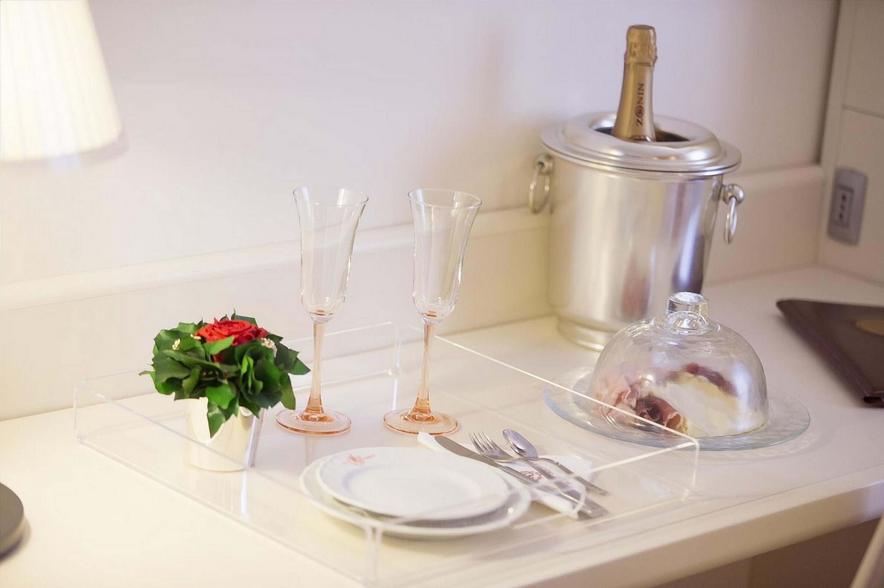 standard double room | in-room dining