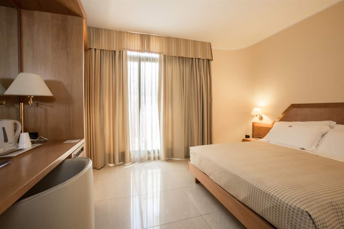 Superior Double Room | Egyptian cotton sheets, premium bedding, down comforters, minibar