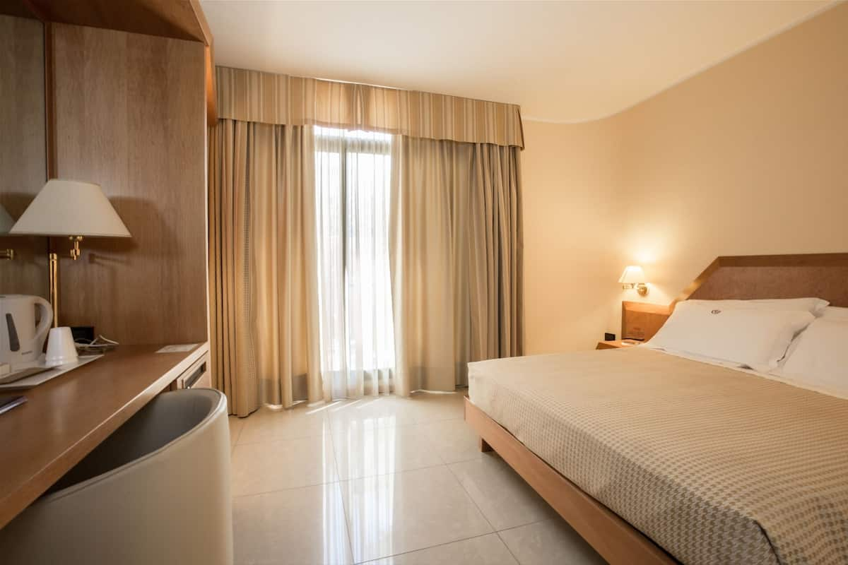 Superior Double Room | Egyptian cotton sheets, premium bedding, down duvets, minibar