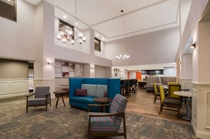 Free daily buffet breakfast  - Hampton Inn Wilson Downtown (Wilson)