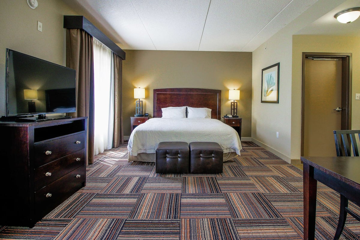 1 bedroom, in-room safe, iron/ironing board, free WiFi