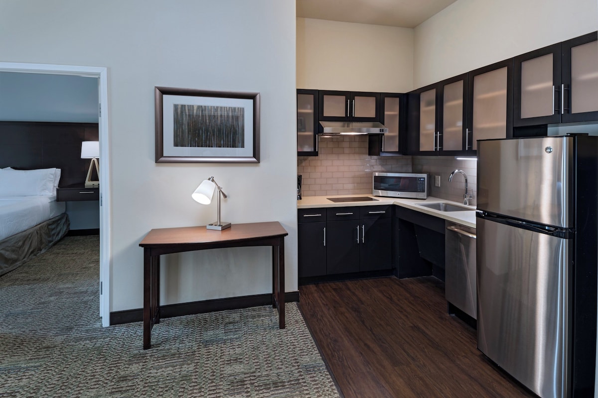 Studio Suite, 1 Queen Bed, Accessible, Kitchen (Roll-In Shower) | Hypo-allergenic bedding available, desk, iron/ironing board