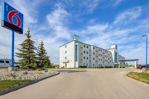 Exterior - Motel 6 Grande Prairie, AB (Clairmont)