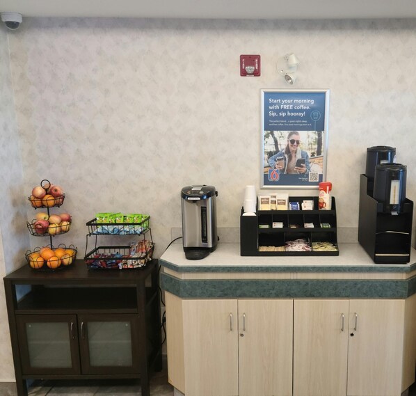 Lobby - Motel 6 Grande Prairie, AB (Clairmont)