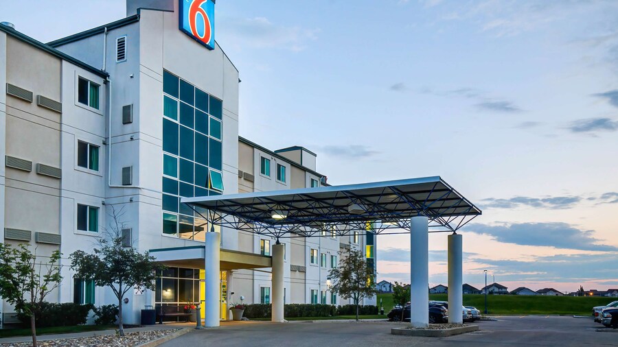 Motel 6 Grande Prairie, AB