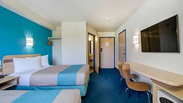 Bureau, rideaux occultants, fer et planche Ă repasser, Wi-Fi gratuit