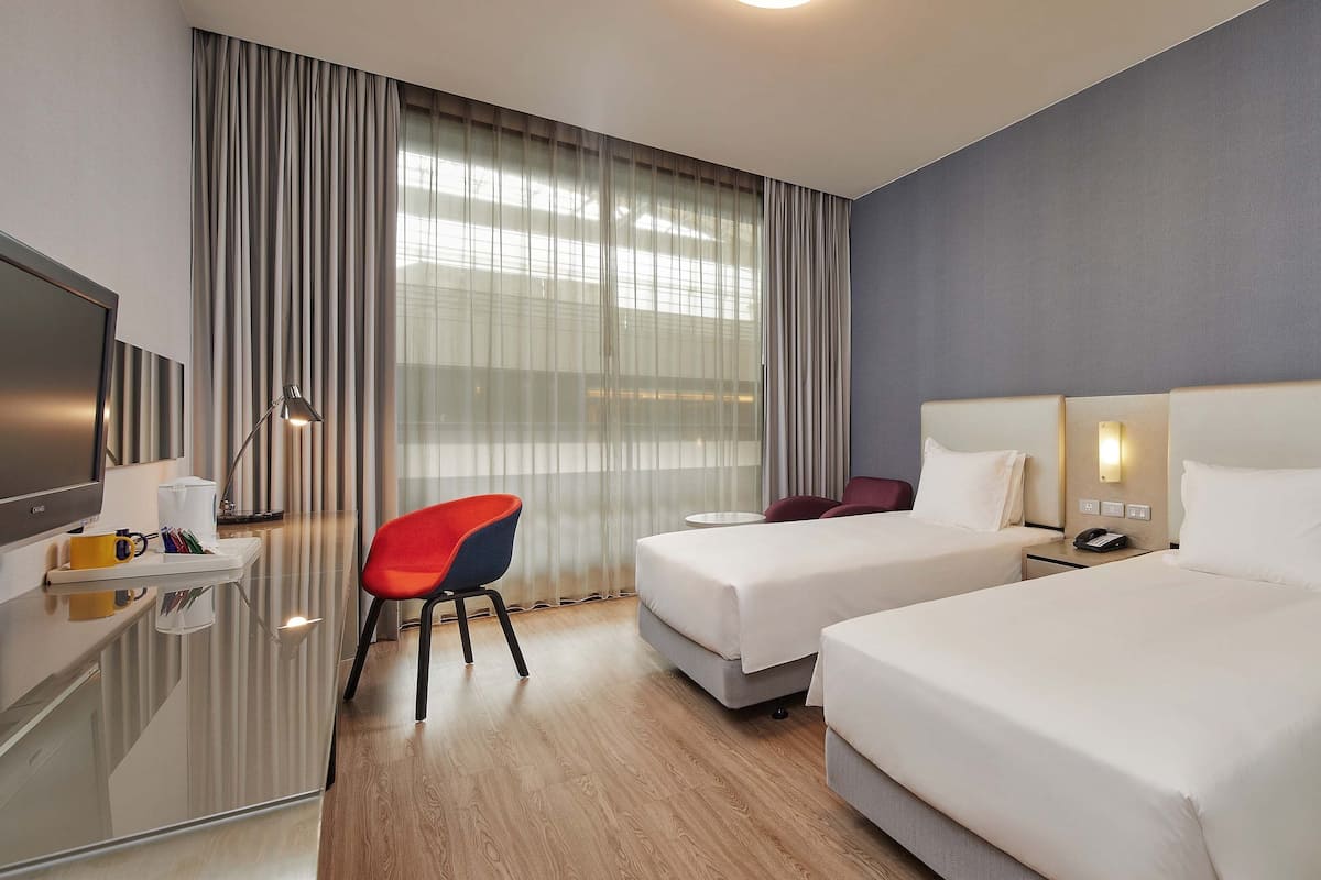 1 bedroom, in-room safe, desk, blackout curtains