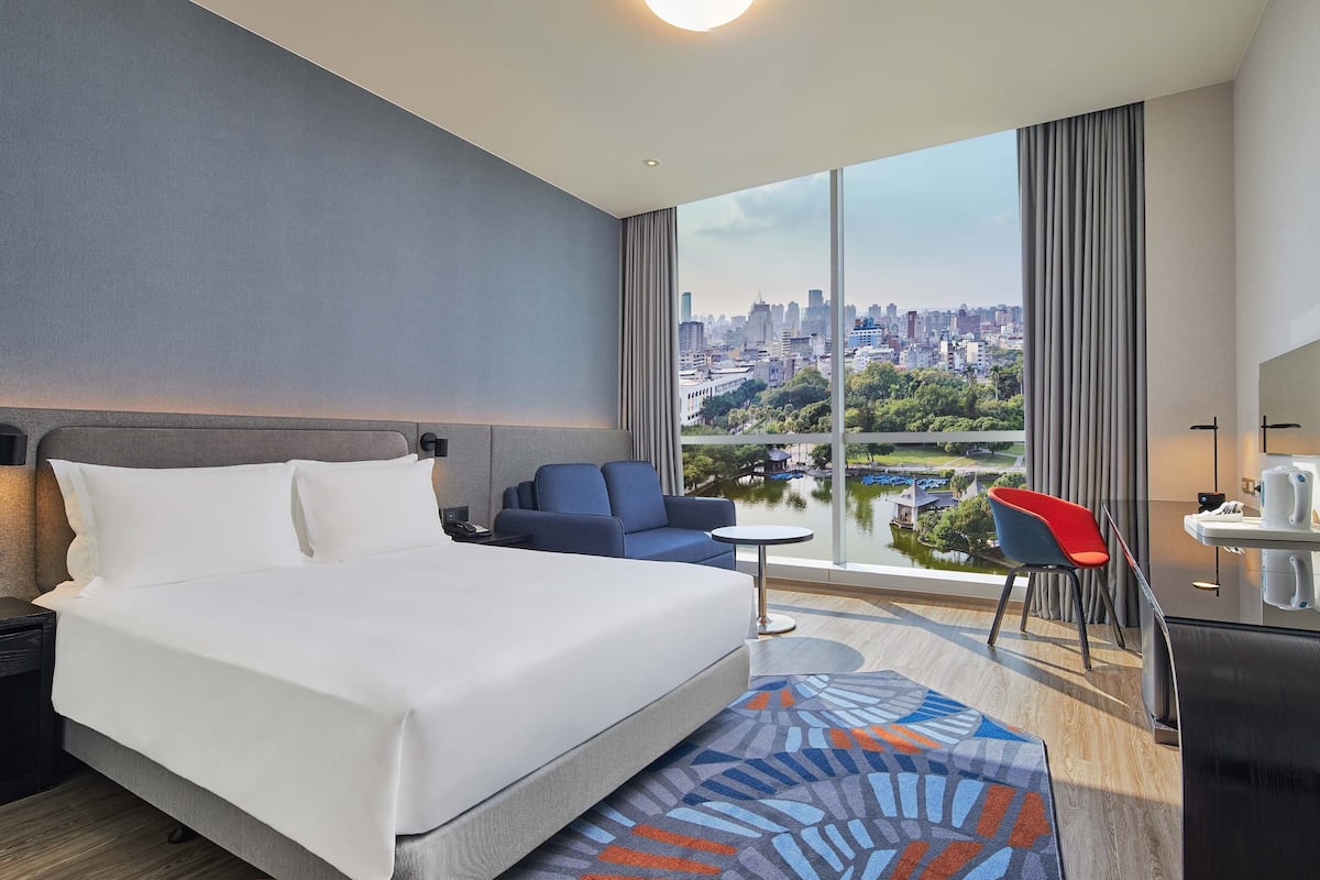 1 bedroom, in-room safe, desk, blackout curtains