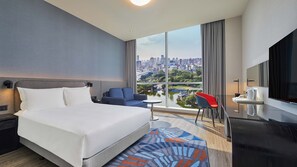 In-room safe, desk, blackout drapes, iron/ironing board - Holiday Inn Express Taichung Park by IHG (Taichung)