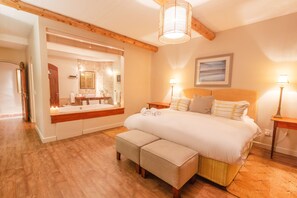 Luxe kamer, 1 kingsize bed | Lakens van Egyptisch katoen, luxe beddengoed, Select Comfort-bedden