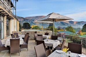 Breakfast, lunch, dinner served; pool views