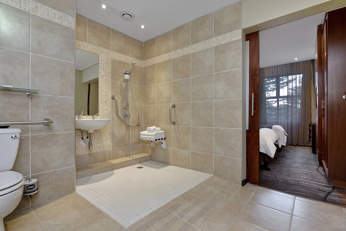 room, 1 king bed, non smoking | 1 bedroom, in-room safe, desk, laptop workspace