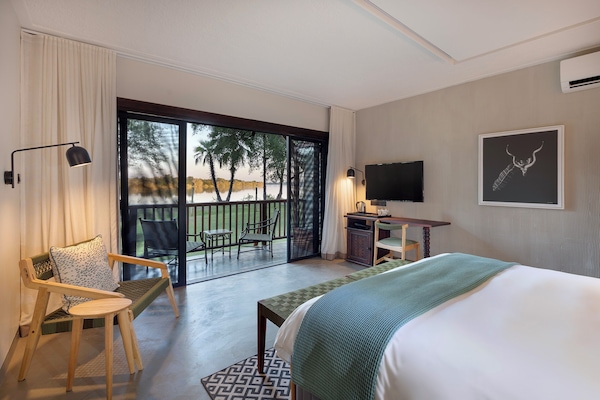 Phòng đôi Deluxe, 1 phòng ngủ, ban công, quang cảnh sông | Minibar, két bảo mật tại phòng, bàn