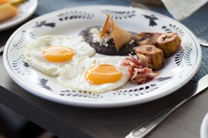 Se ofrece un desayuno a la carta todos los días (por un coste adicional)