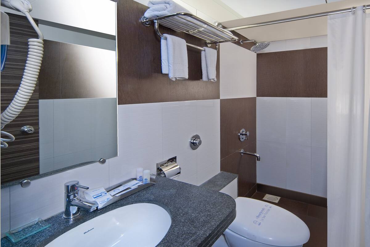 Ducha, bidet, toallas