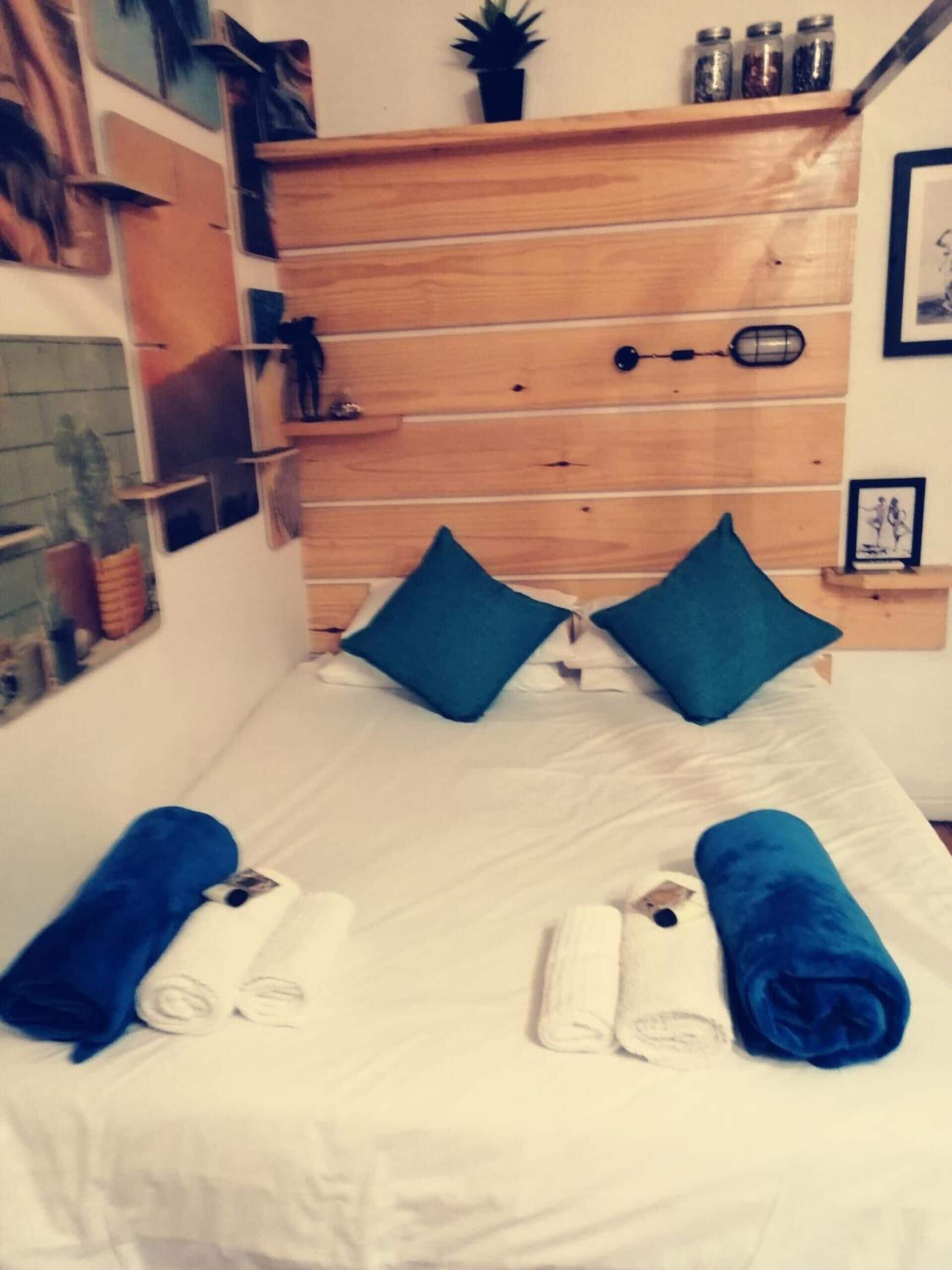 standard double room | in-room safe, individually decorated, individually furnished, desk