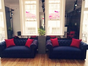 Sala de estar en el lobby