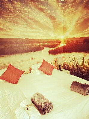 Caja de seguridad en la habitación y decoración personalizada 