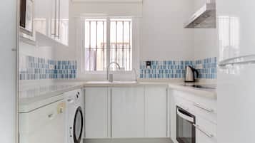 Apartment, 3 Bedrooms | Private kitchen