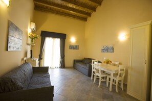 Comfort Studio Suite, Balcony, City View | Living area | 21-inch flat-screen TV with satellite channels, TV - Le Plejadi (Castellammare del Golfo)