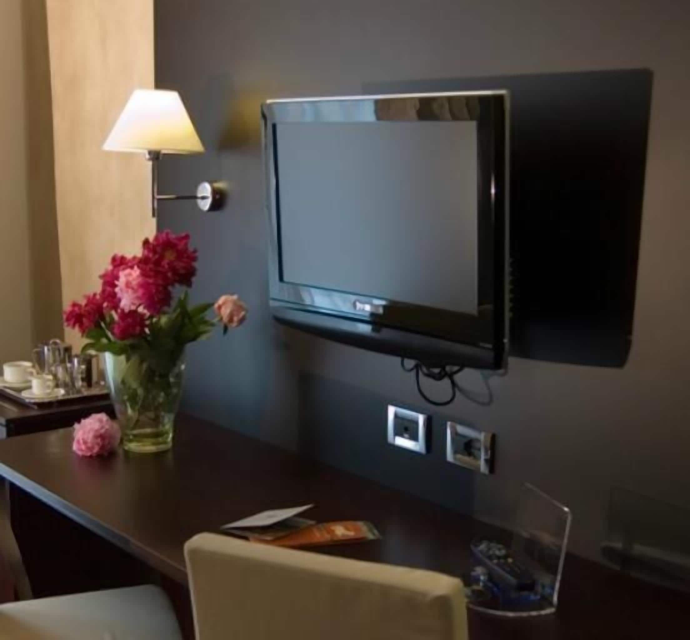 junior suite | minibar, in-room safe, desk, laptop workspace