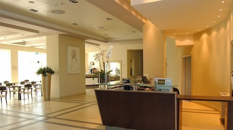 Reception. Cremona Palace Hotel
