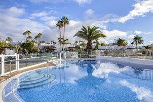 2 piscinas al aire libre, sillones reclinables de piscina