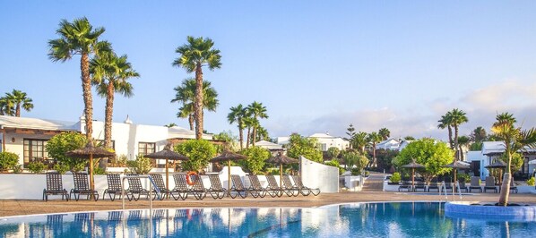 2 outdoor pools, sun loungers