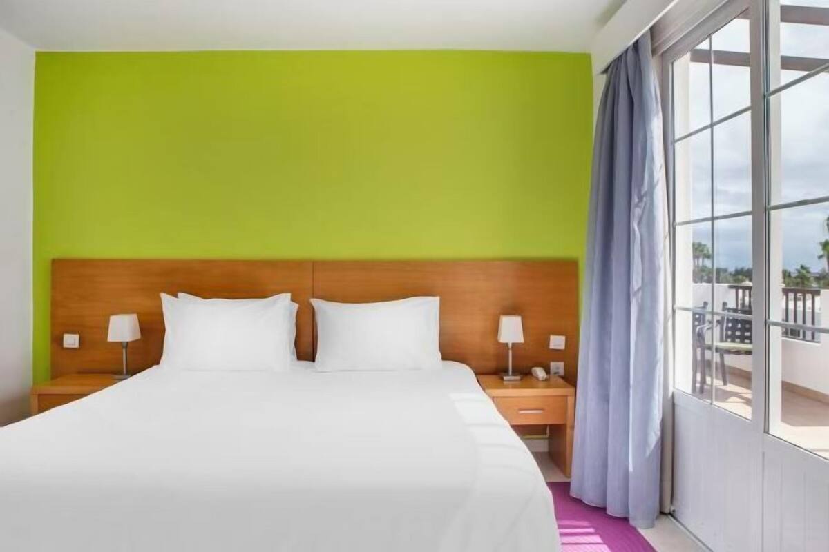 Premium bedding, in-room safe, iron/ironing board, cribs (free)