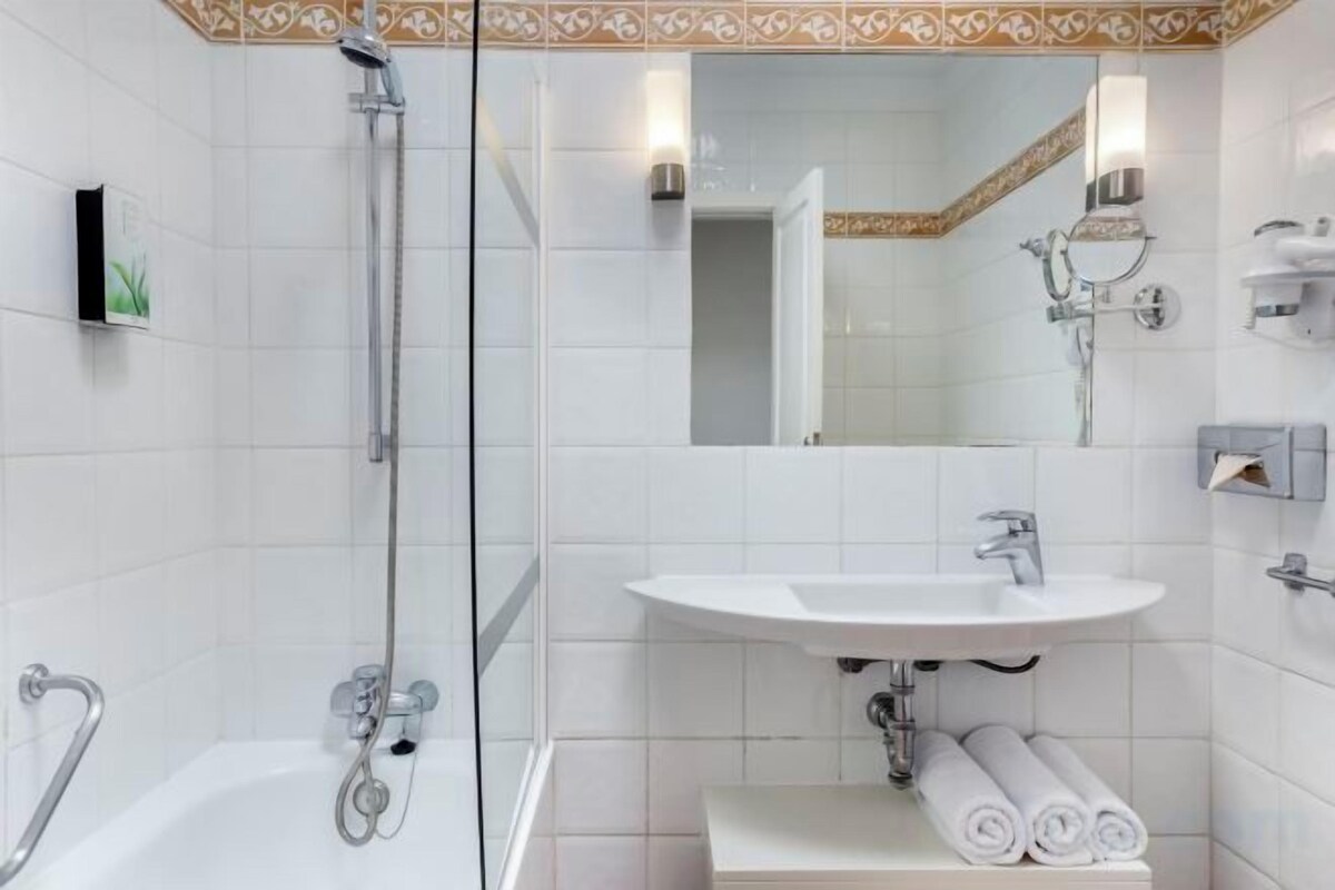 Salle de bain | Séchoir à cheveux, serviettes fournies