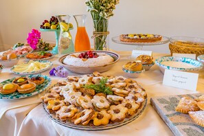 Bao gồm bữa sáng buffet hàng ngày 