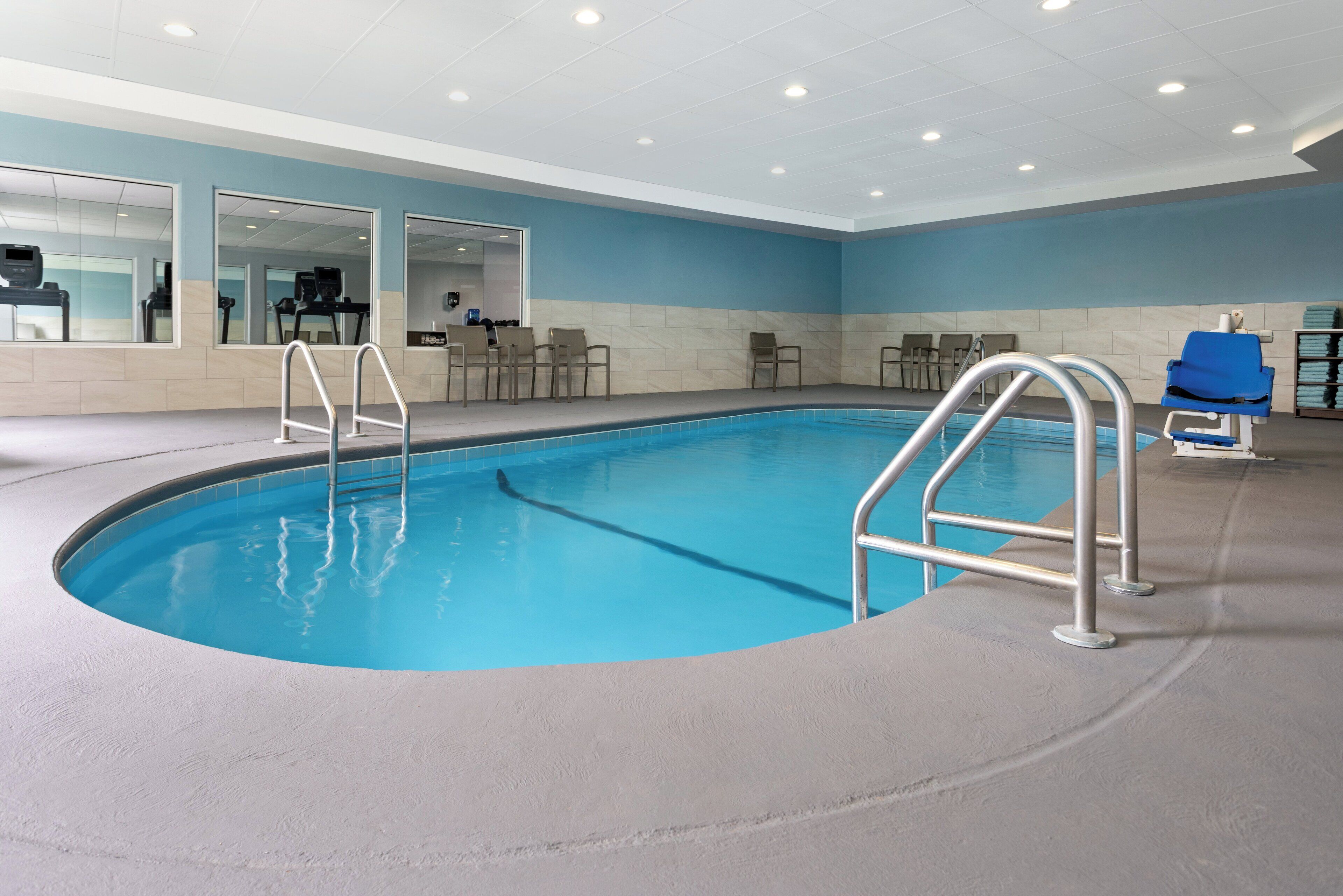 Indoor pool, pool loungers