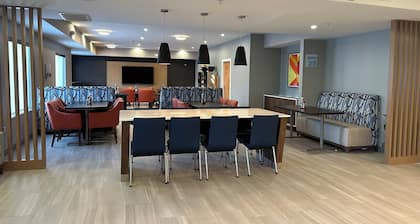 Holiday Inn Express & Suites Meriden by IHG