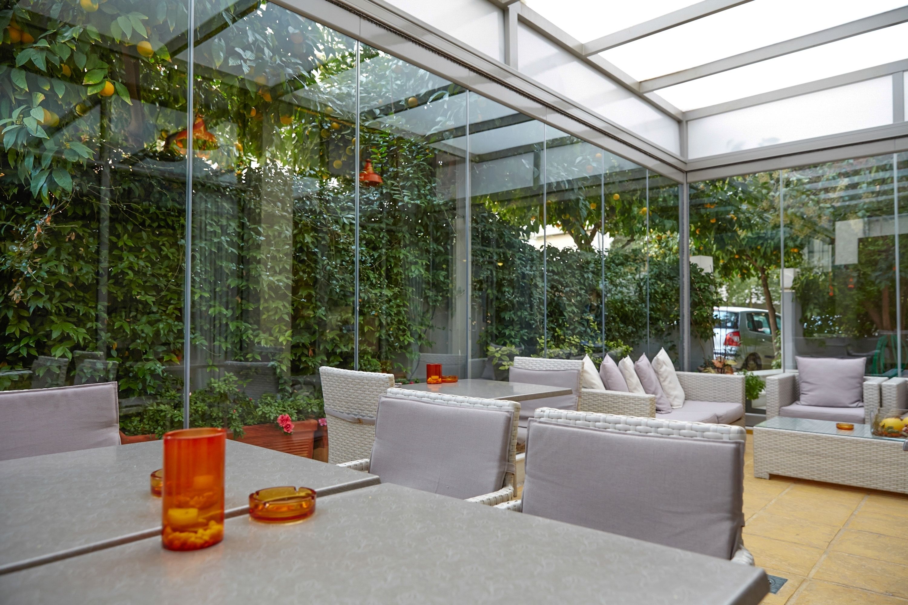 Petit déjeuner buffet (8 EUR par personne)