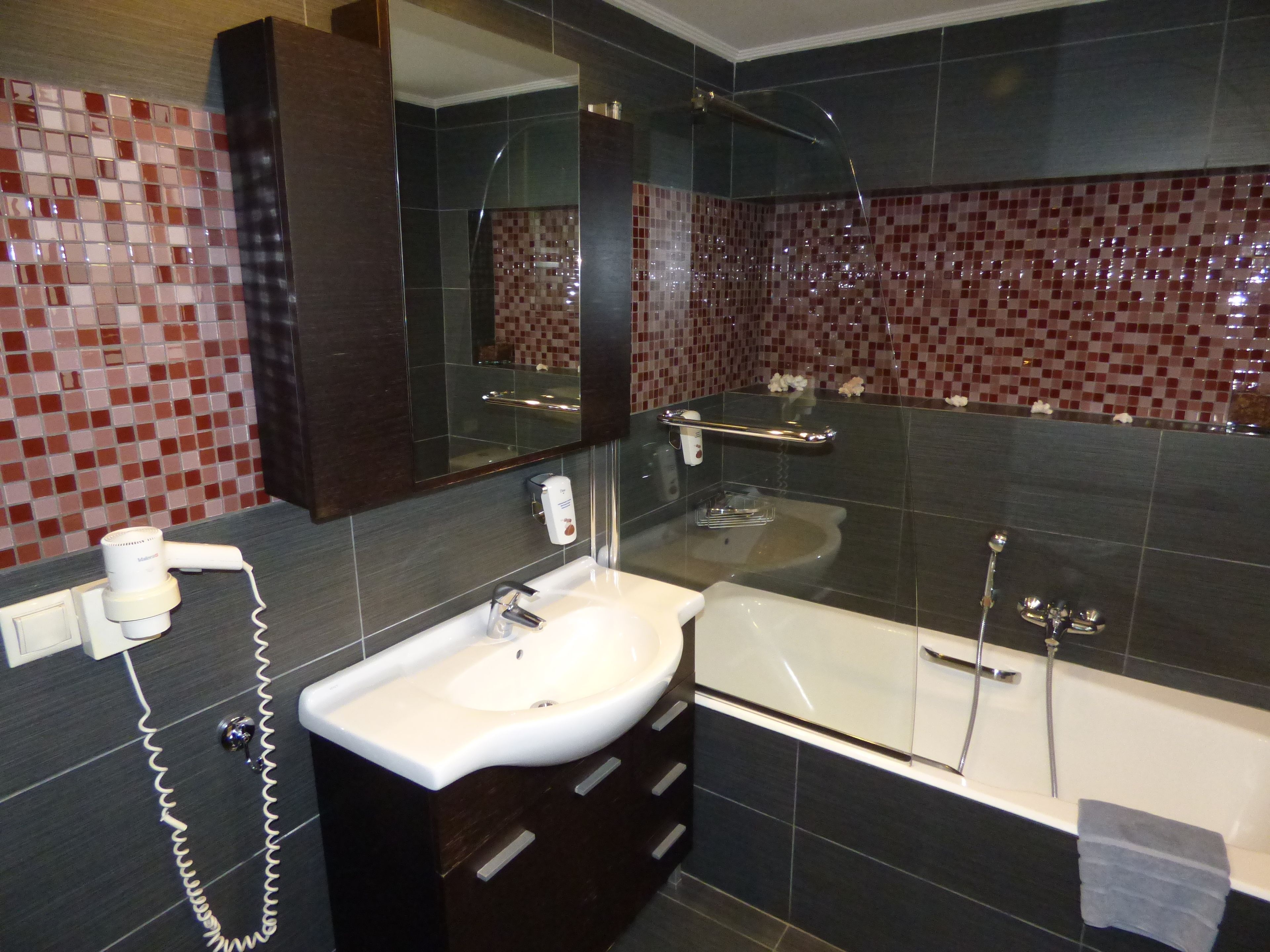 family room | bathroom | free toiletries, hair dryer, slippers, towels