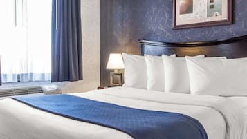 Classic Room, 1 Queen Bed, Non Smoking | Desk, laptop workspace, iron/ironing board, free WiFi