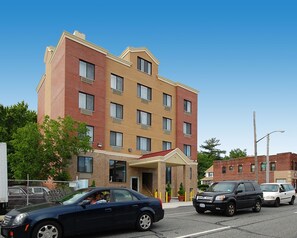 Exterior - Paramount Inn (Floral Park)