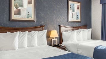 Habitació clàssica, 2 llits de matrimoni, no fumadors | Escriptori i espai de treball apte per a portàtils