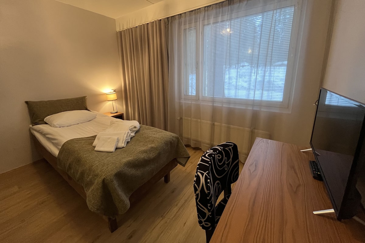 Single Room | Desk, free WiFi, bed sheets, wheelchair access