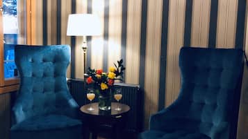 Aamiainen, lounas ja illallinen; kansainvälinen keittiö