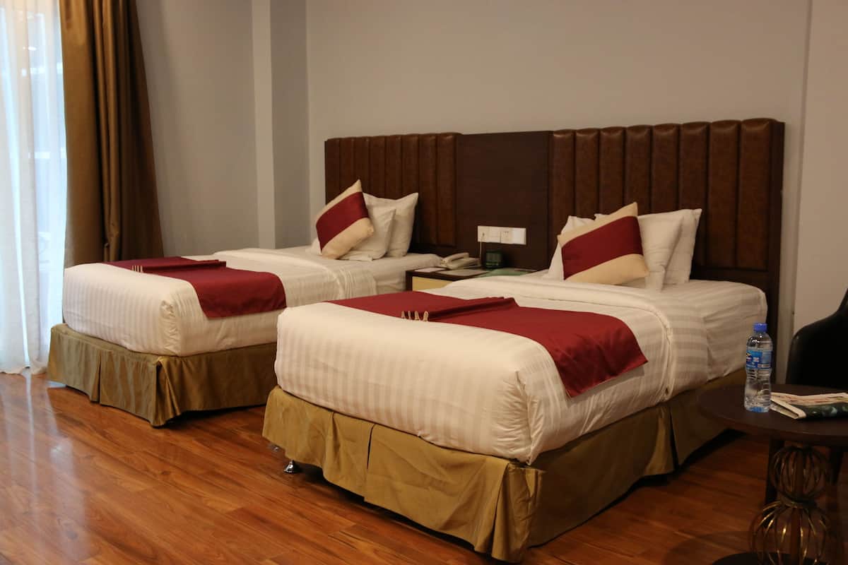 Habitación estándar con 2 camas individuales | Ropa de cama de alta calidad, edredón, camas con pillow-top y minibar