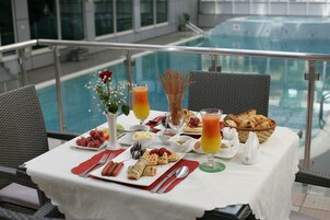 Termasuk sarapan bufet setiap hari 