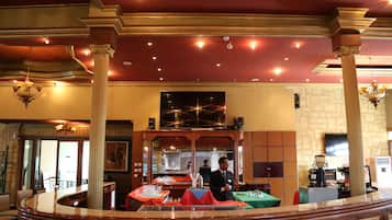 3 bars/lounges, poolside bar