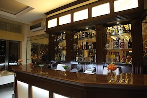 Bar (on property) - East Legend Panorama Hotel (Baku)