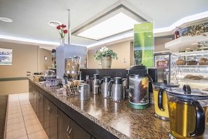 Free continental breakfast 