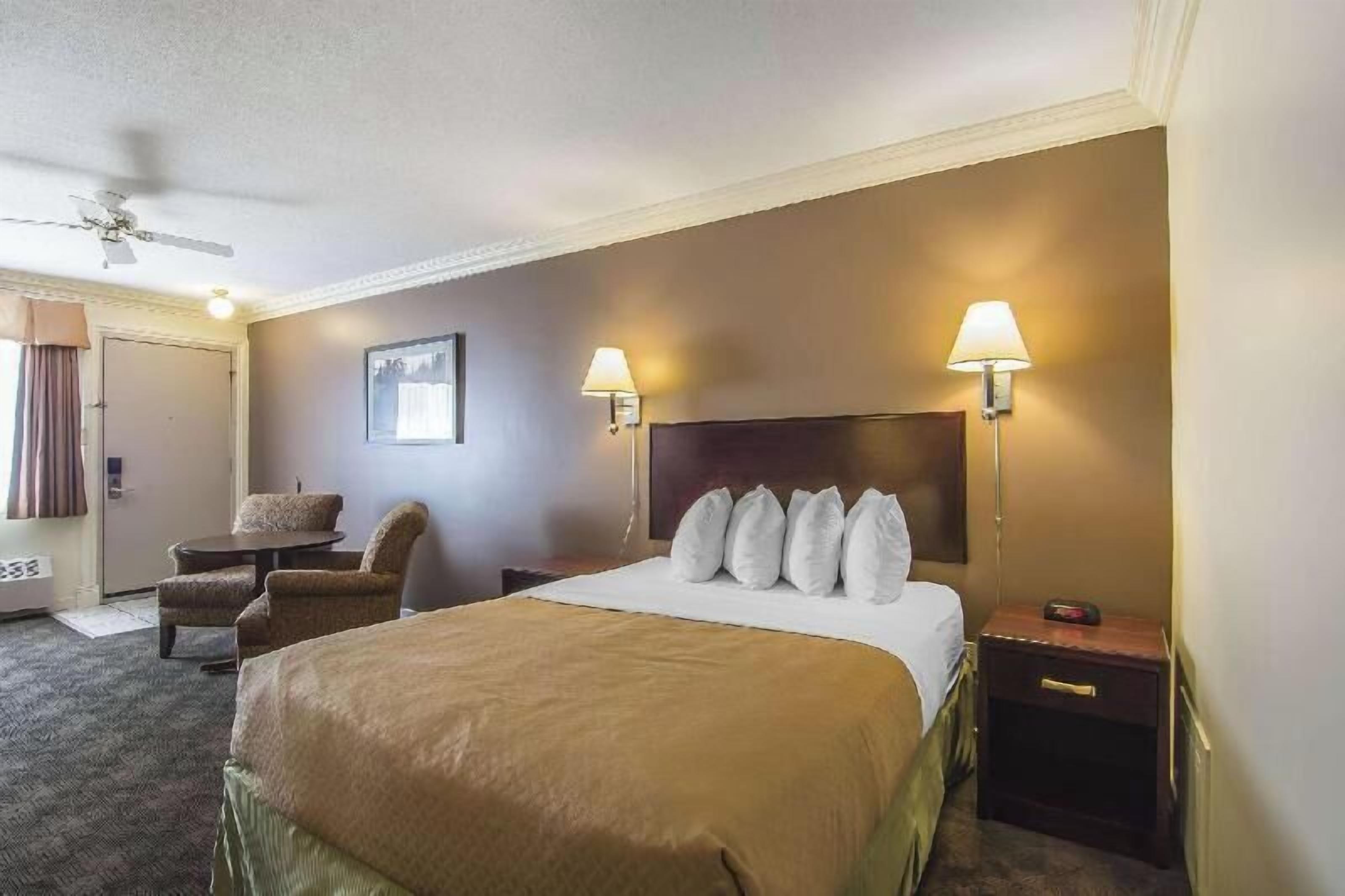 Ropa de cama de alta calidad y escritorio 