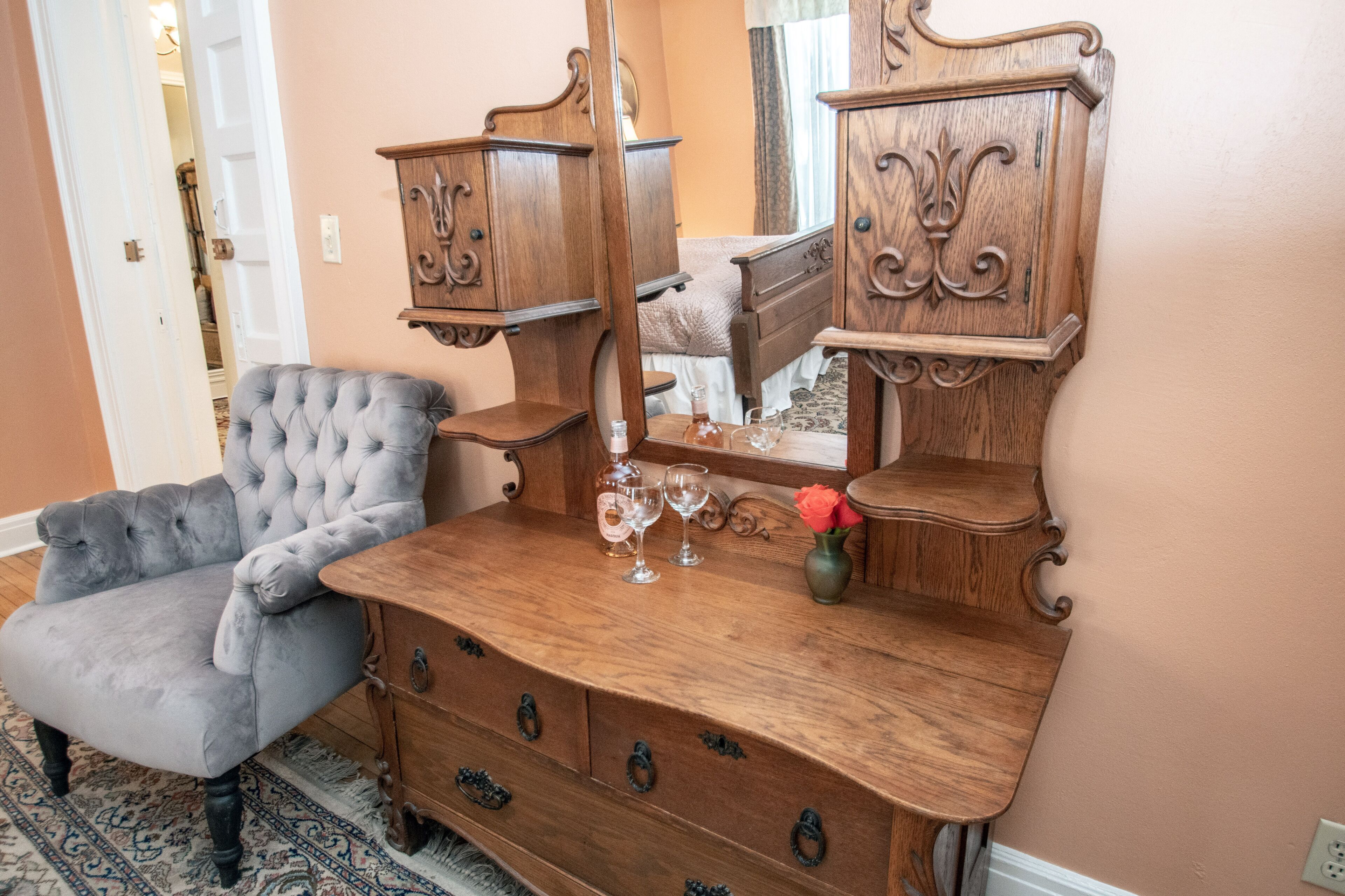 Photo - Looking Glass Inn