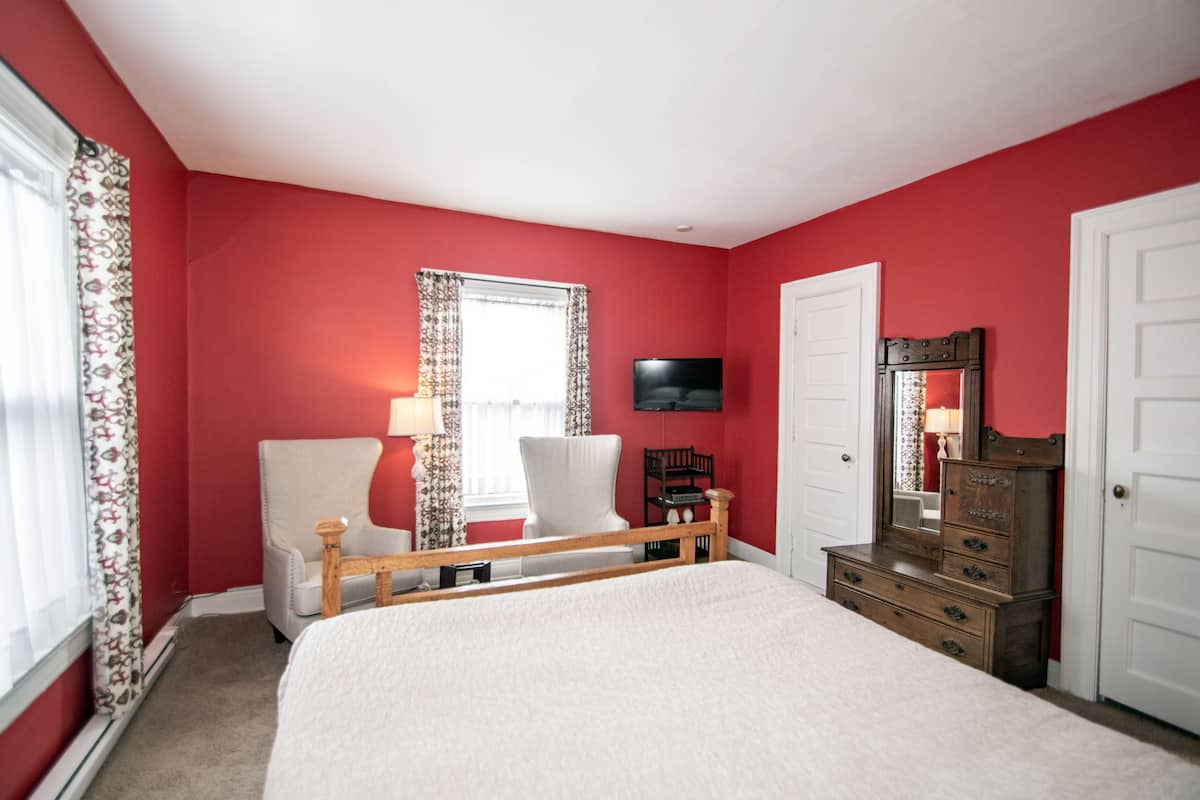 CRIMSON ROOM